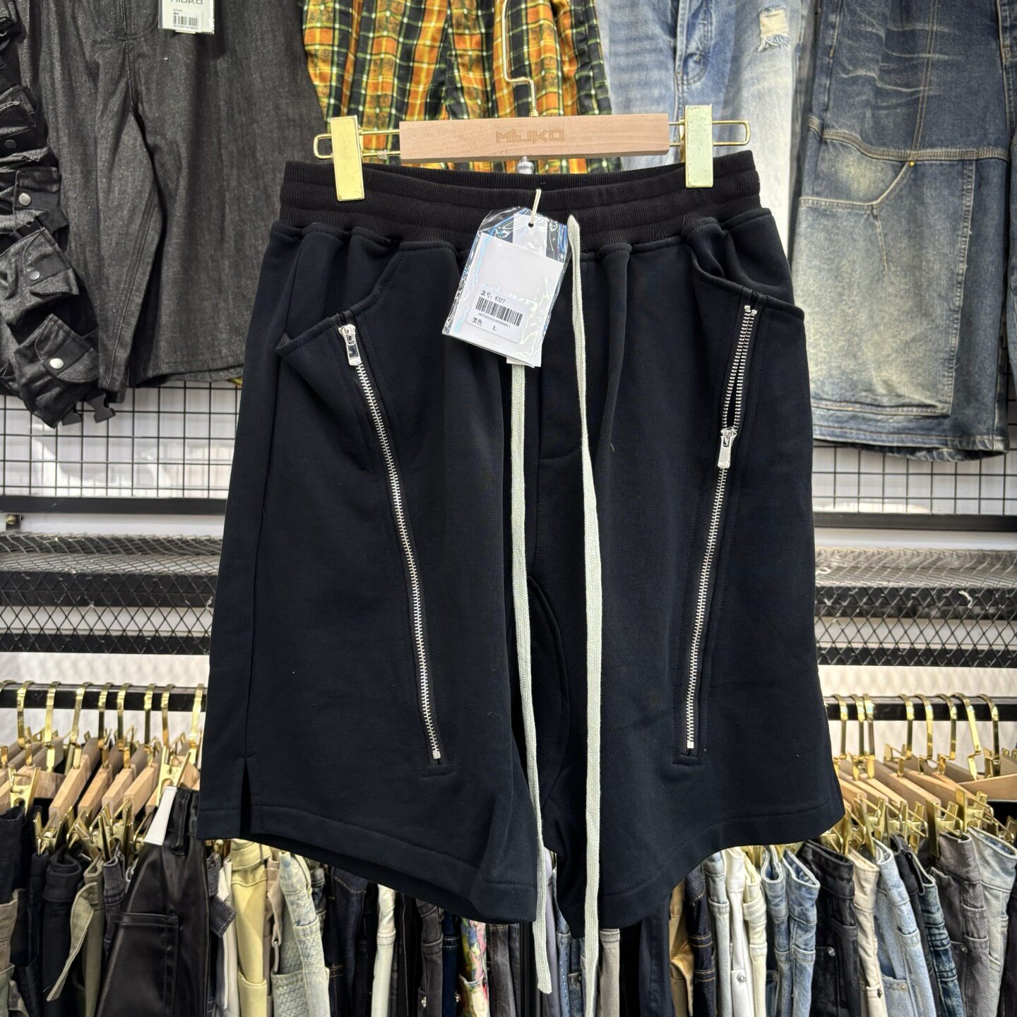 MIJKO Black Dark Grey Shorts M - Mens Fashion Dark Grey Pants 评论和价格
